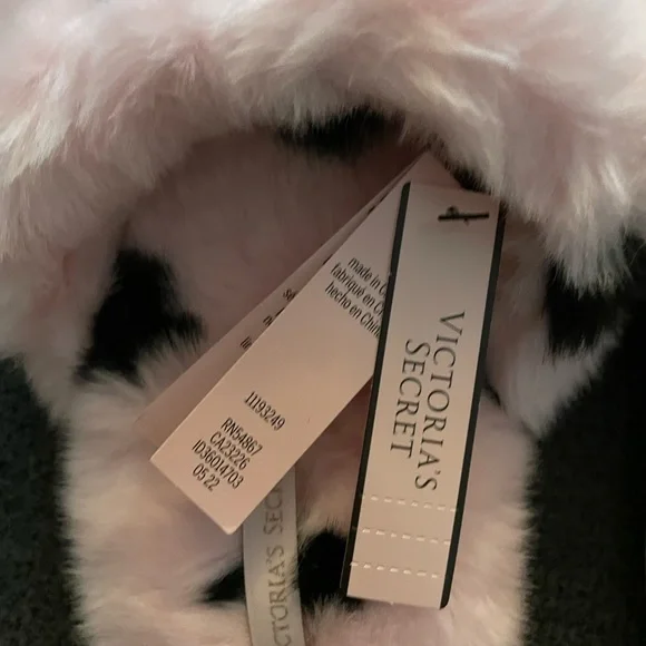 NWT VICTORIA’S SECRET SLIPPERS - Picture 3 of 3